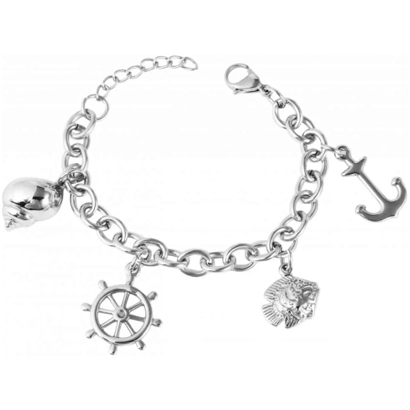 Ein silbernes Akzent Bettelarmband, Edelstahl, maritim mit einem Steuerrad, einem Anker, einem Fisch und einer Muschel. Das Armband besteht aus miteinander verbundenen ovalen Gliedern mit einem Karabinerverschluss zum Befestigen. Die Anhänger sind sortiert und im nautischen Stil gestaltet.