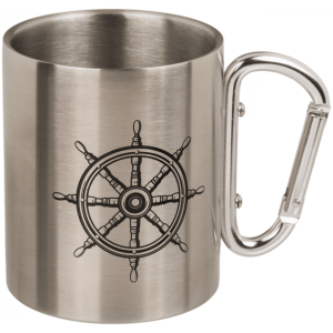 Ein Edelstahlbecher mit Karabiner – maritim und praktisch mit einem Karabinergriff, der auf einer Seite ein geätztes Steuerraddesign aufweist.