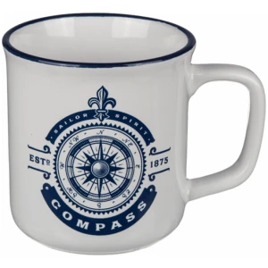 Ein weißer Keramikbecher in Emaille-Optik „Sea Cruises“ mit blauem Rand und Henkel. Das Design zeigt in der Mitte einen verzierten Kompass, darüber den Text „Sailor Spirit“ und darunter „Compass“. Zusätzlicher Text lautet „ESTD 1875“ auf beiden Seiten des Kompassdesigns.