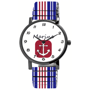 Eine Excellanc Armbanduhr mit Zugarmband Rot - Blau im nautischen Stil mit weißem Zifferblatt, einem Ankeremblem in der Mitte und dem Wort „Marine“ darüber. Das rot-blaue Zugarmband mit vertikalen roten, weißen und blauen Streifen betont den maritimen Stil.