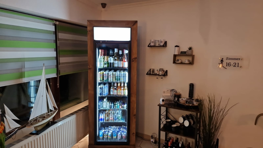 Kurzerhand unseren Kühlschrank umgestaltet kühlschrank meets holz, pimp my kühlschrank, upcycling
