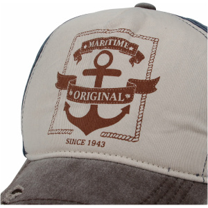 Eine Nahaufnahme einer beige-grauen Kappe mit einem aufgedruckten Design auf der Vorderseite. Das Design zeigt einen Anker mit Seildetails und den Text „MARITIME ORIGINAL SINCE 1943“. Mit ihrem Used-Look im Vintage-Look passt diese Kappe perfekt zu Ihrer Lieblings-Shopper-Einkaufstasche Strandtasche Maritim Anker ca. 50x38x17 cm.