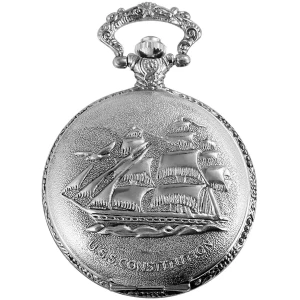 Verzierter Edelstahl-Ohrstecker, Steuerrad, Stein mit einem geprägten Bild des Segelschiffs USS Constitution auf dem Deckel. Das aufwendige Design umfasst eine detaillierte Darstellung der Segel und Takelage des Schiffs. Die verzierte Krone und der Bug der aus Edelstahl gefertigten Uhr verleihen ihr ein antikes Aussehen.