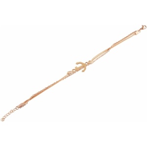 Ein zartes Armband aus Roségold mit einem Ankeranhänger in der Mitte. Der Edelstahl-Ohrstecker „Steuerrad, Stein“ besteht aus einer feinen Edelstahlkette, hat einen verstellbaren Verschluss und kleine, dekorative Perlen auf beiden Seiten des Ankers.