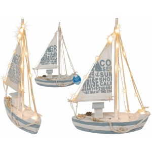 Holz-Segelschiff mit 13 warmweißen LED ca. 21,5 x 28 cm, für 2 Micro Batterien (AAA) unterstützen