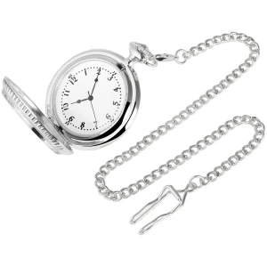 Eine silberne Excellanc Taschenuhr, silberfarben, Schiffsmodell mit befestigter Kette und Haken. Die Uhr hat ein weißes Zifferblatt mit schwarzen arabischen Ziffern und Zeigern, die die Zeit als 10:10 anzeigen. Der Uhrendeckel ist teilweise geöffnet und gibt den Blick auf das elegante Design des Zifferblatts frei.