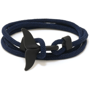 Nautisches Armband aus dunkelblauem Seil mit schwarzer Haifischflosse als Verschluss, ideal für maritime Mode.