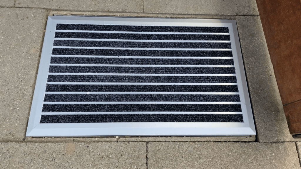 Streckgitter sind nichts für zarte Hundesohlen!