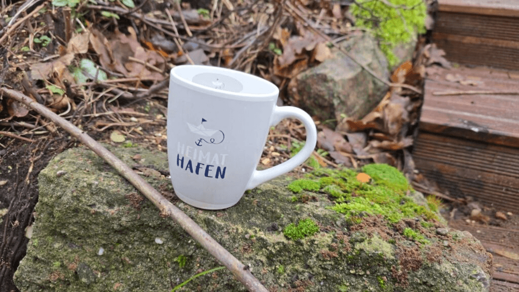 Eine vergessene Tasse als überraschendes Werbemotiv