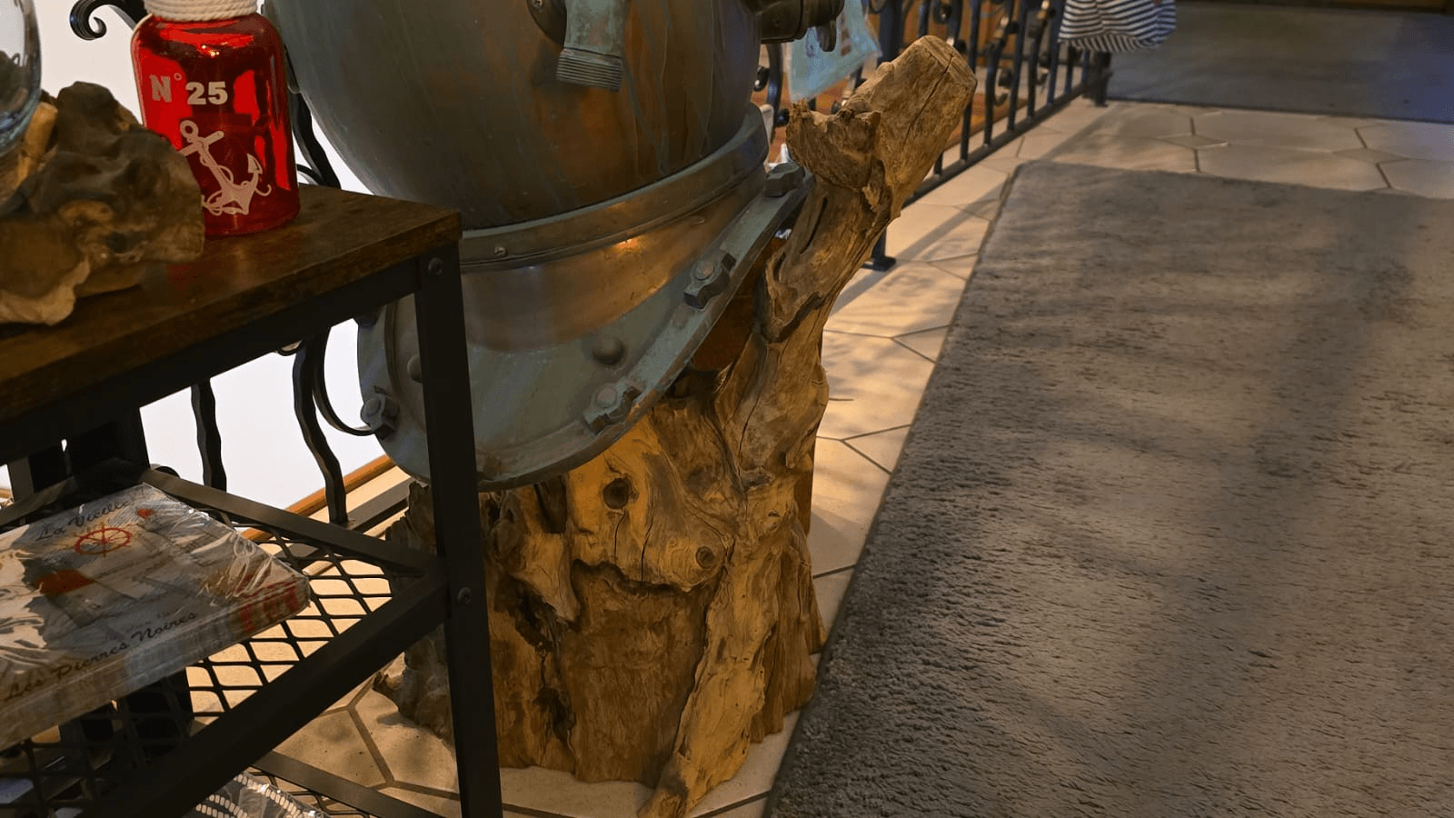 Was seht Ihr hier? Nur Holz, oder vielleicht auch mehr?