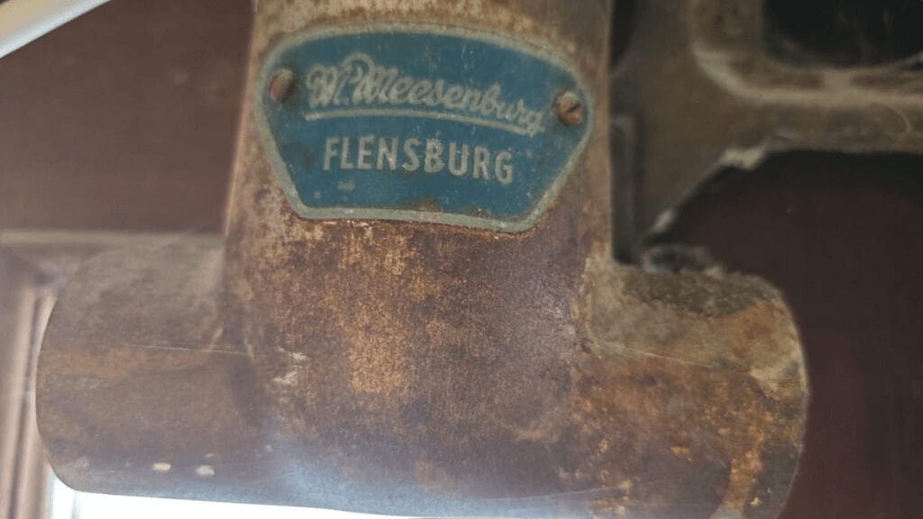 Meesenburg in Flenburg und der hydraulische Türschließer