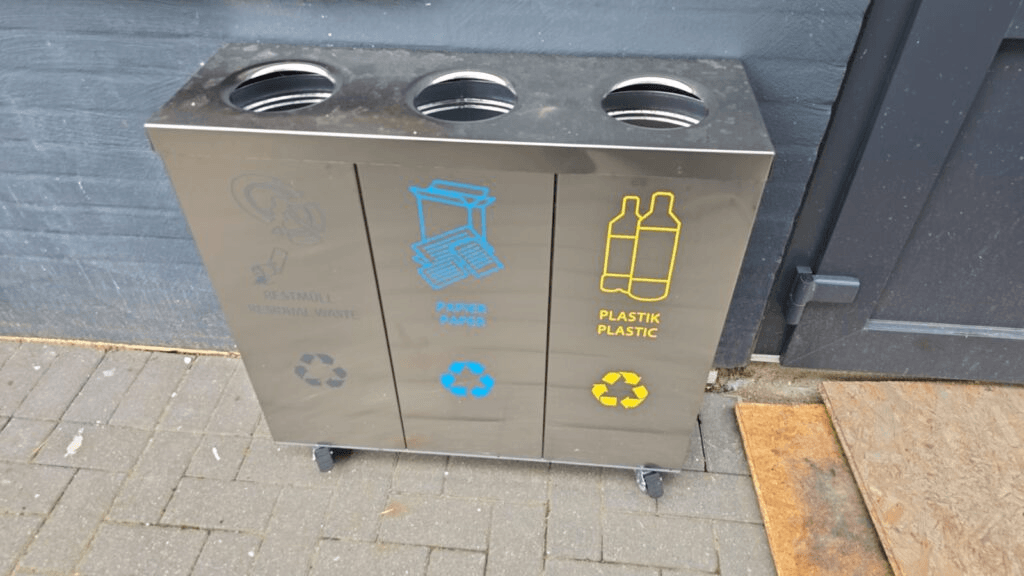 Der billige Mülleimer