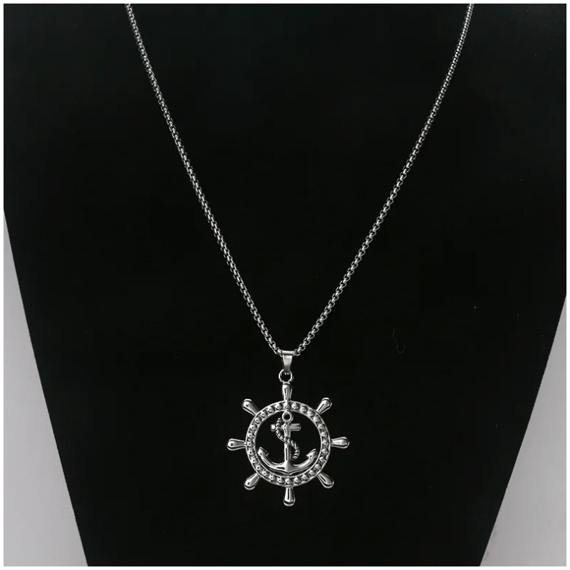 Schicke Edelstahlkette mit Steuerrad und Anker kombiniert