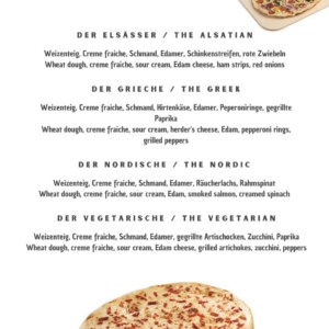 Entdecken Sie unsere Speisekarte mit vier köstlichen Flammkuchensorten, die jeweils 9,50 € kosten. Genießen Sie Speisen wie den Elsässer mit Speck und Zwiebeln, den Griechischen mit Paprika, Tomaten und Paprika, den Nordischen mit Lachs und Meerrettich und den Vegetarischen mit Artischocken und Zucchini. Entdecken Sie unsere Speisekarte mit vier köstlichen Flammkuchensorten, die jeweils 9,50 € kosten. Genießen Sie Speisen wie den Elsässer mit Speck und Zwiebeln, den Griechischen mit Paprika, Tomaten und Paprika, den Nordischen mit Lachs und Meerrettich und den Vegetarischen mit Artischocken und Zucchini.